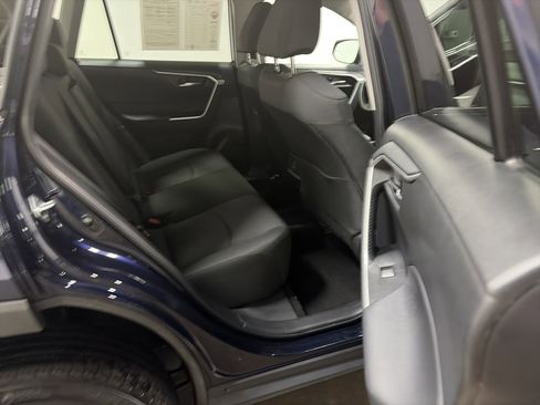 Used 2025 Toyota RAV4 XLE AWD/4WD image 27