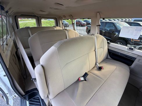Used 2008 Ford E-350 and Econoline 350 XL RWD image 2