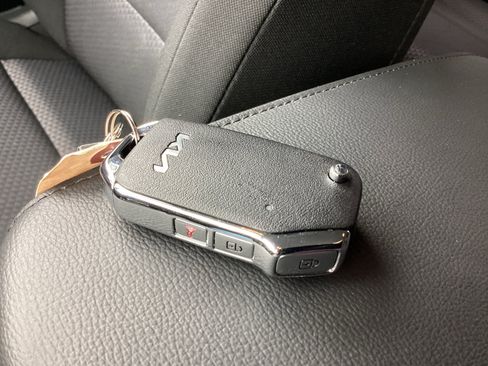 Used 2025 Kia Soul LX w/ LX Technology Package FWD image 31