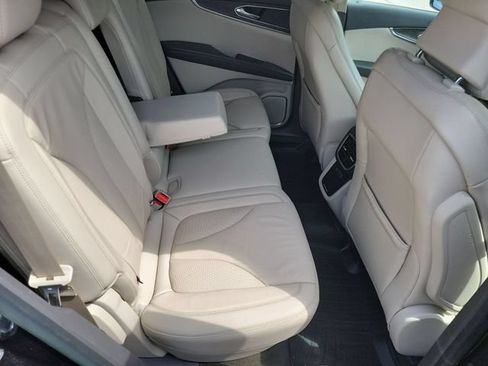 Used 2019 Lincoln Nautilus Select AWD/4WD image 32