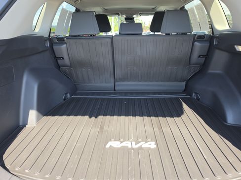 Certified 2023 Toyota RAV4 XLE w/ Convenience Package FWD image 11