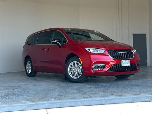 New 2025 Chrysler Pacifica Select image 2