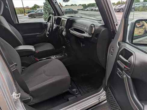 Used 2017 Jeep Wrangler Unlimited Sport AWD/4WD image 15