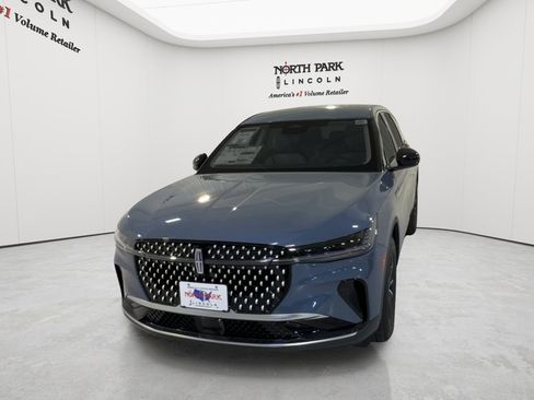 New 2026 Lincoln Nautilus Premier AWD/4WD image 4