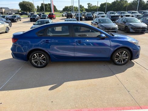 Used 2024 Kia Forte LXS FWD image 6