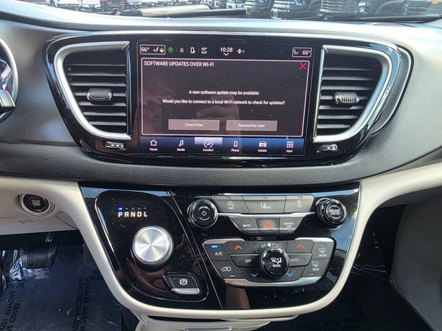 Used 2022 Chrysler Pacifica Touring-L FWD image 29
