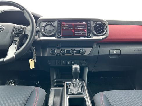 Used 2020 Toyota Tacoma SR5 AWD/4WD image 13
