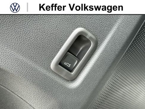 New 2026 Volkswagen Tiguan SE R-Line FWD image 16
