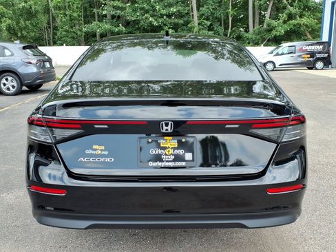 Used 2025 Honda Accord SE image 10