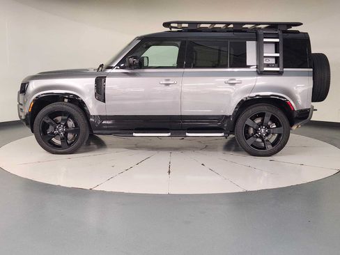 Used 2023 Land Rover Defender 110 X-Dynamic SE AWD/4WD image 5