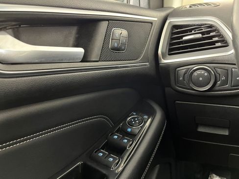 Used 2015 Ford Edge Titanium image 25