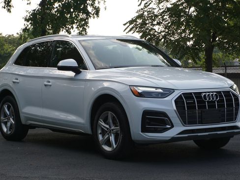 Used 2021 Audi Q5 2.0T Premium w/ Convenience Package AWD/4WD image 3