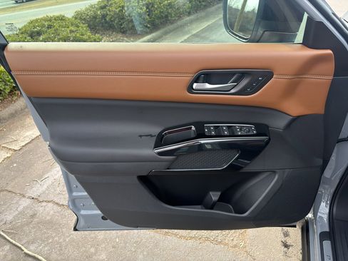 New 2026 Nissan Pathfinder Platinum image 17