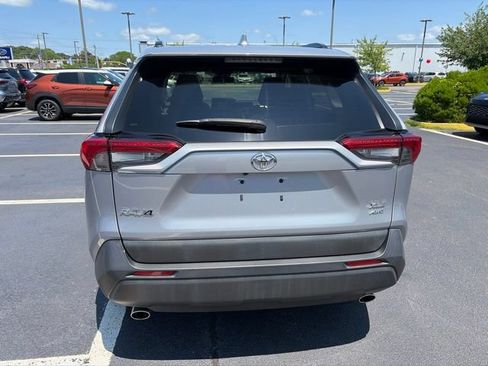Used 2019 Toyota RAV4 XLE w/ Convenience Package AWD/4WD image 4