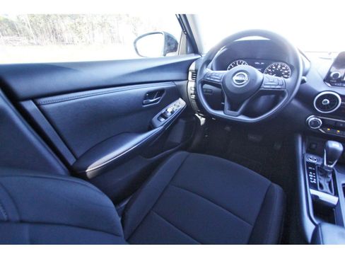 Used 2025 Nissan Sentra S image 11