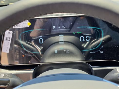 New 2026 Kia Niro FWD image 32