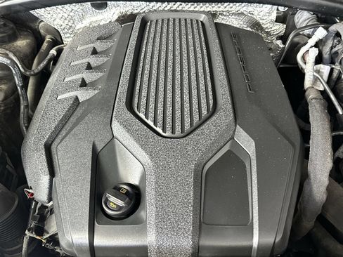 Used 2022 Porsche Macan AWD/4WD image 28