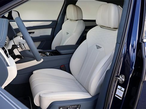 New 2025 Bentley Bentayga Azure V8 image 13