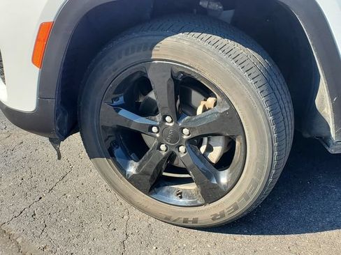 Certified 2024 Jeep Grand Cherokee Altitude AWD/4WD image 4