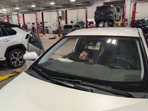 Used 2016 Toyota Prius Four Touring image 3