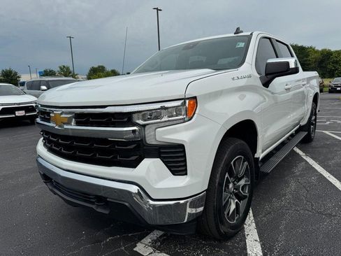 Used 2024 Chevrolet Silverado 1500 LT AWD/4WD image 8