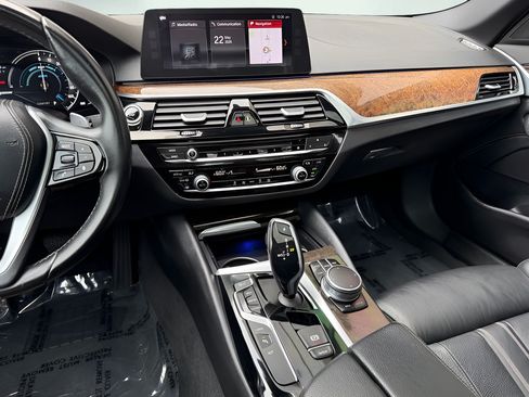 Used 2018 BMW 530e RWD image 41