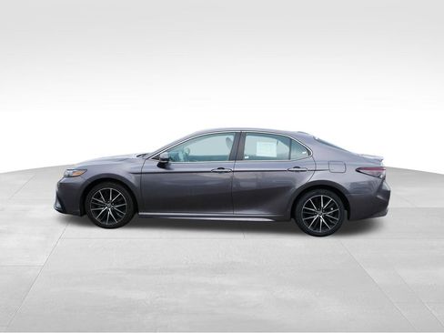 Used 2023 Toyota Camry SE FWD image 6