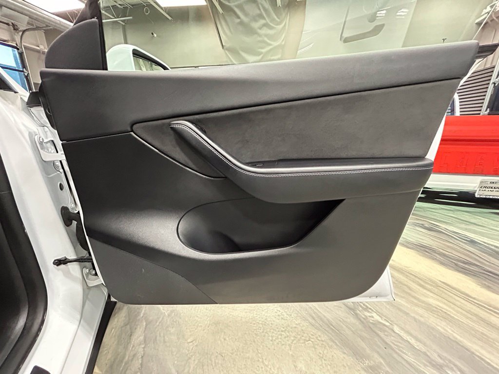 Used 2021 Tesla Model Y Long Range AWD/4WD image 41