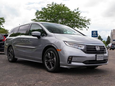 Used 2024 Honda Odyssey Elite image 2