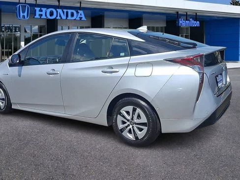 Used 2017 Toyota Prius Four FWD image 6