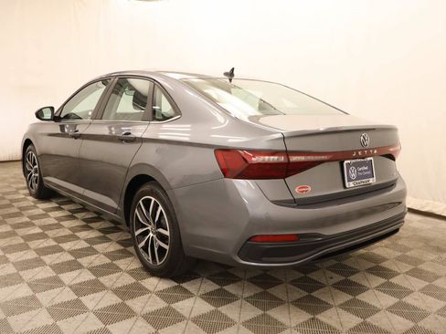 Certified 2025 Volkswagen Jetta SE w/ Sunroof Package FWD image 4