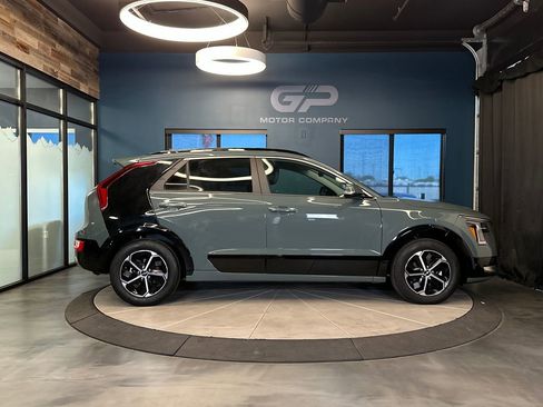 Used 2024 Kia Niro FWD image 2