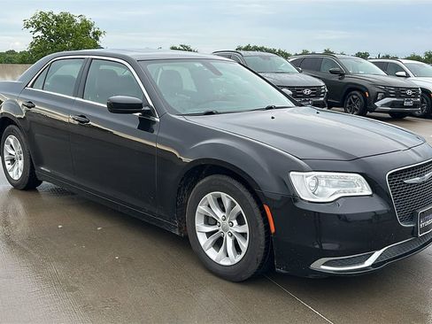 Used 2015 Chrysler 300 Limited RWD image 13