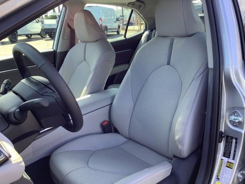 Used 2023 Toyota Camry XLE image 8