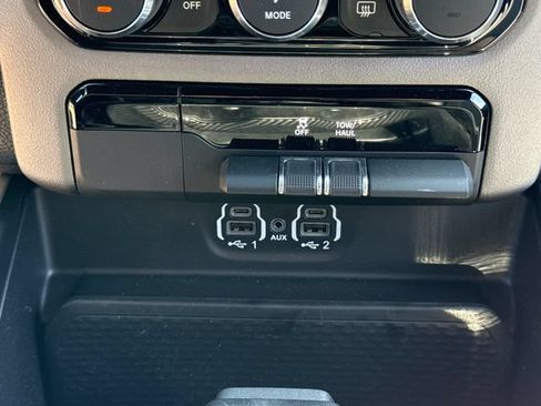 Used 2022 RAM 1500 Big Horn AWD/4WD image 33