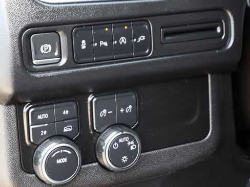Used 2021 Chevrolet Tahoe LT AWD/4WD image 23