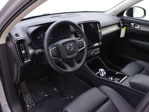 Used 2025 Volvo XC40 B5 Ultra w/ Protection Package Premier image 9