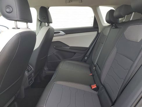 New 2026 Volkswagen Taos SE FWD image 8