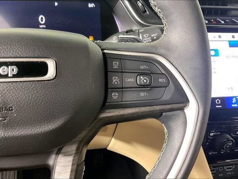 Used 2023 Jeep Grand Cherokee Limited AWD/4WD image 11
