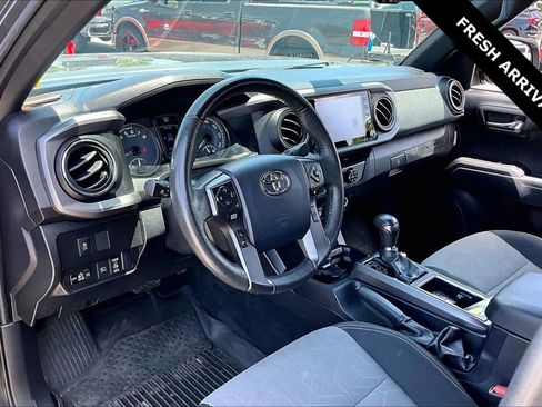Used 2020 Toyota Tacoma TRD Off-Road AWD/4WD image 6