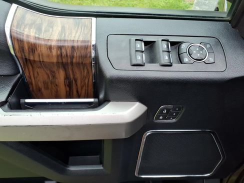 Used 2020 Ford F150 Lariat w/ Equipment Group 502A Luxury AWD/4WD image 14