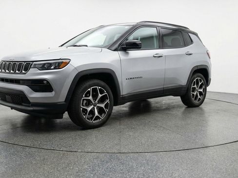 Used 2025 Jeep Compass Limited image 3