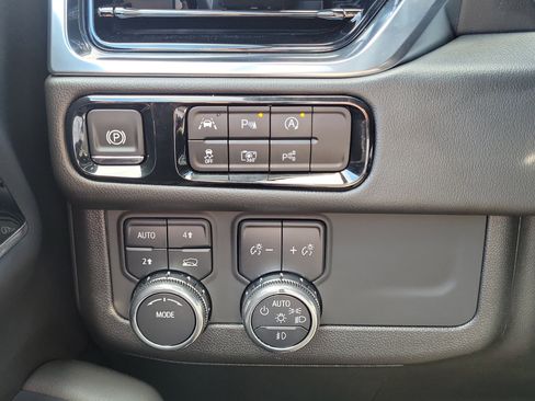 Used 2025 GMC Yukon XL Elevation image 25