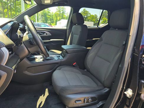 Certified 2023 Chevrolet Traverse LT FWD image 9