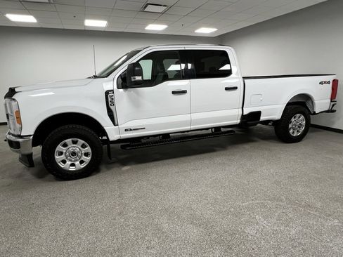 Used 2023 Ford F350 XLT w/ FX4 Off-Road Package image 7