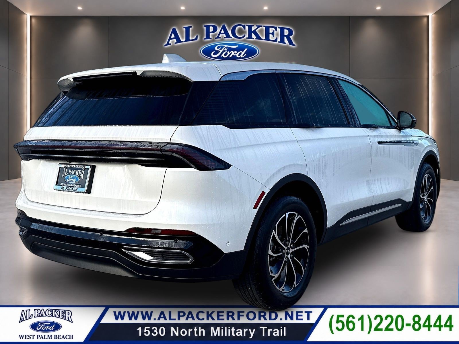 Used 2024 Lincoln Nautilus Premier AWD/4WD image 5