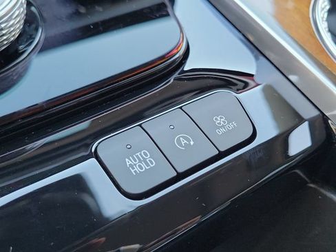 Used 2025 Cadillac Escalade ESV Sport Platinum AWD/4WD image 33