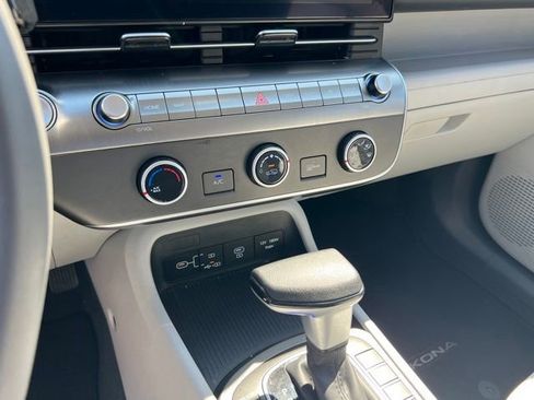 Certified 2025 Hyundai Kona SE AWD/4WD image 20