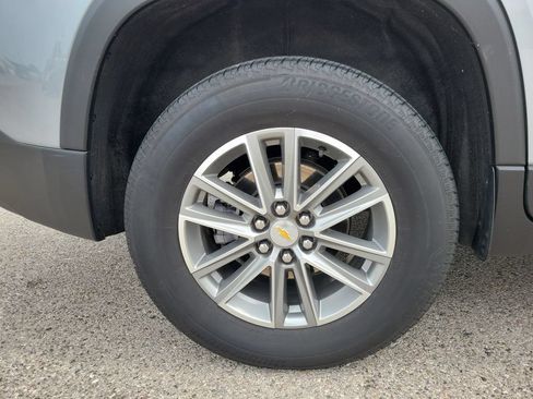 Used 2023 Chevrolet Traverse LT AWD/4WD image 5