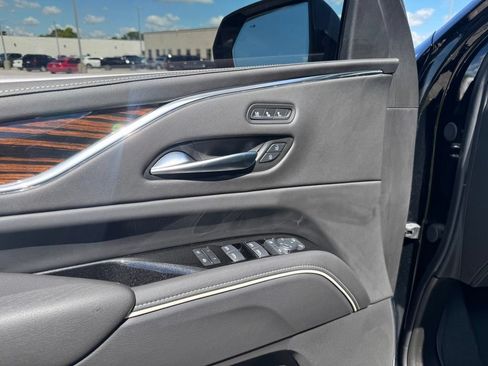 Certified 2024 Cadillac Escalade Premium Luxury w/ Performance Package AWD/4WD image 28